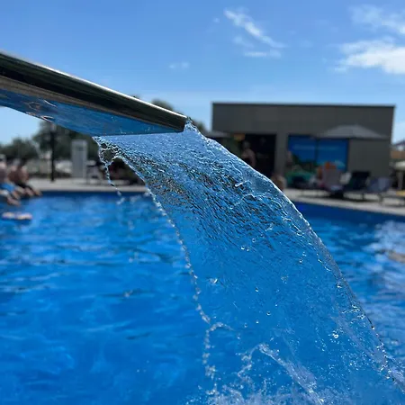 Nik And Dom Alezzi アパート ナボダリ